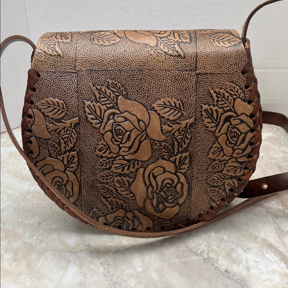 Mexican Tan Floral Tooled Leather Crossbody with Brass Clasp - Picture 5 of 14